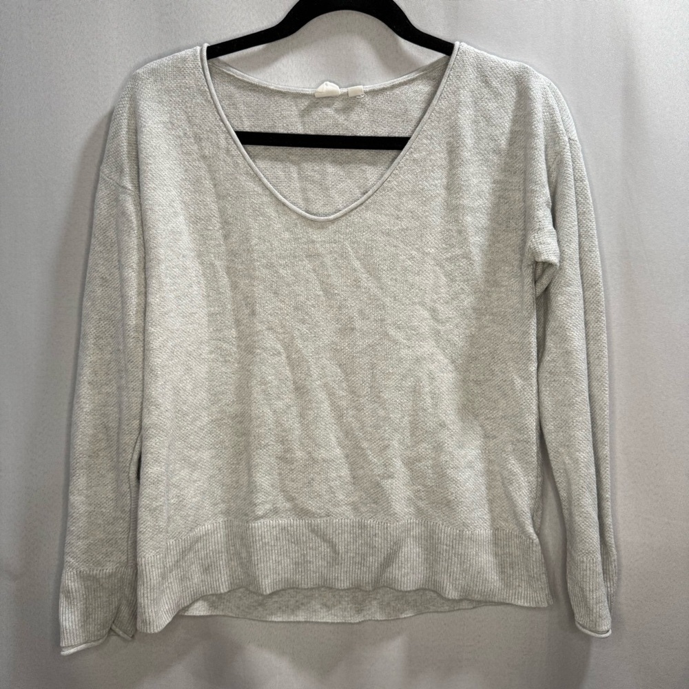 GAP Light Gray V-Neck Sweater Women’s XS